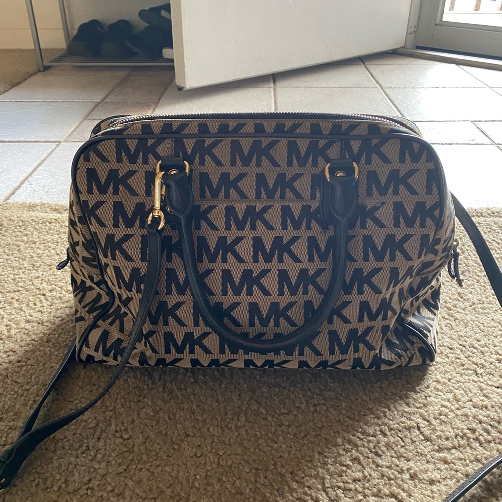 Michael Kors purse - Picture 3 of 11